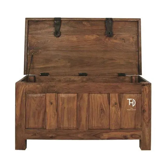 Traditional trunk for storage