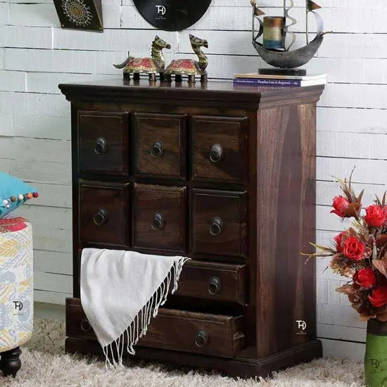 Chest of drawer with eight drawers in sheesham wood.