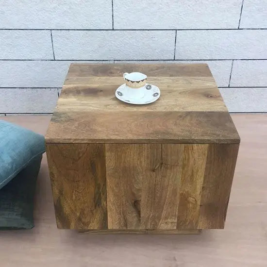 Wooden square-shaped Squiral Samavika coffee table.