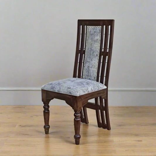 A dining chair with a curved back, upholstered seat and backrest, and wooden legs, it's a comfortable and strong dining chair.