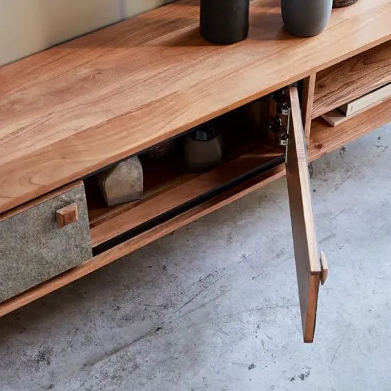 Soft close hinges on led rack