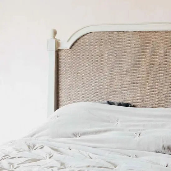 Traditional design bed