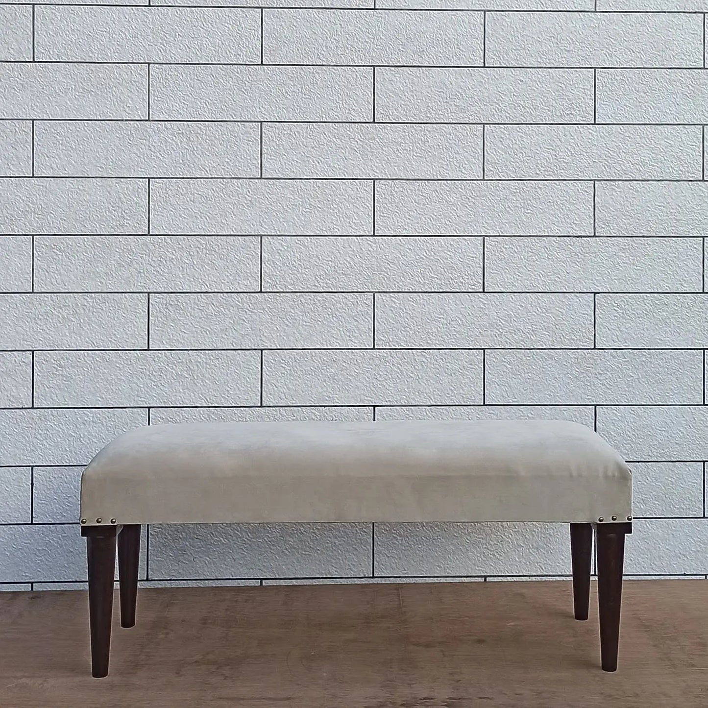 Solid wood Beige bench with round wooden legs.