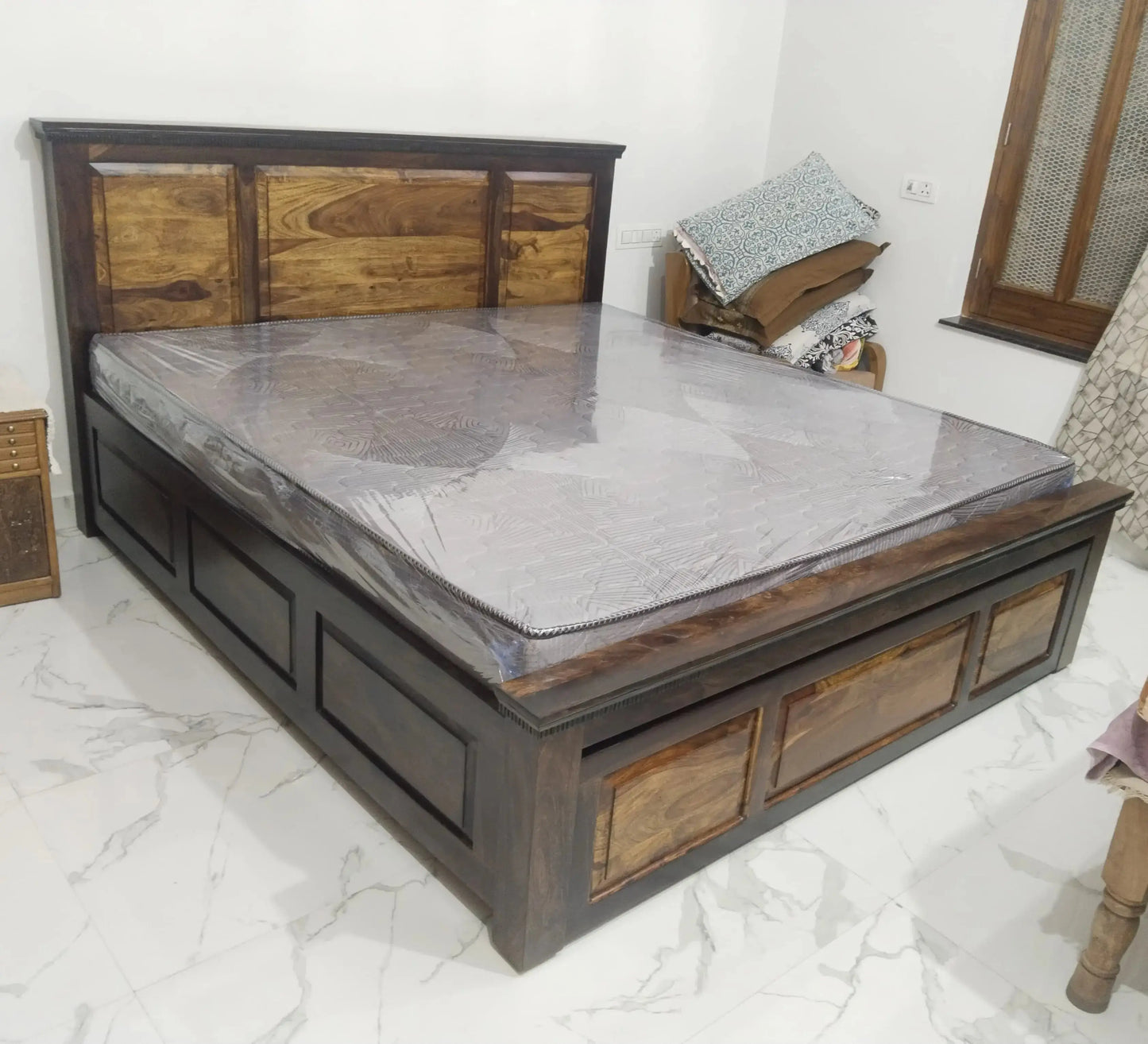 Wooden bed with front drawer in soild sheesham wood.