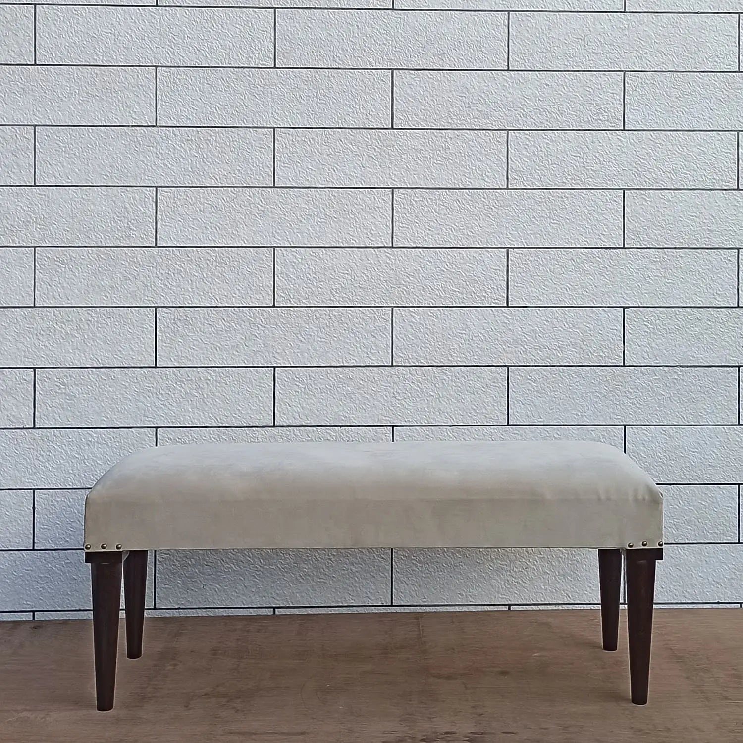 Solid wood Beige bench with round wooden legs.