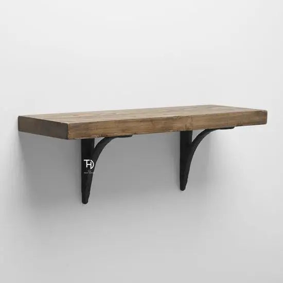 A 1 meter long wall-mounted shelf with a mango wood top and black metal brackets, Simple and elegant, easy to clean furniture.