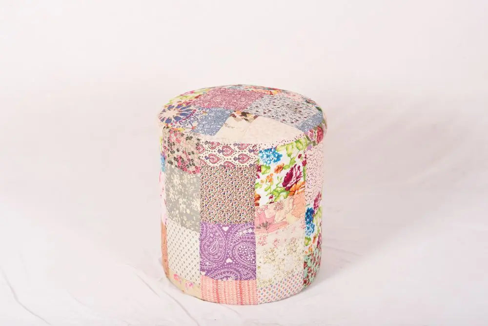Round Shaped Patchwork Pallo Pouf. 