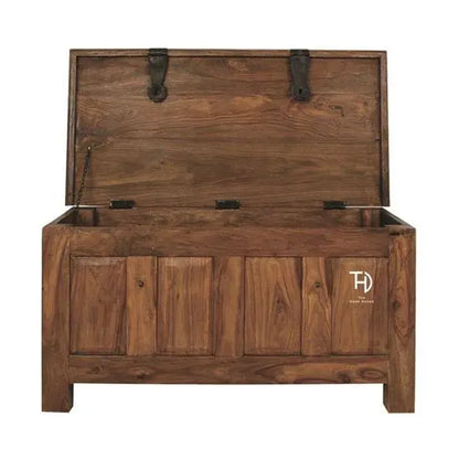 Traditional trunk for storage