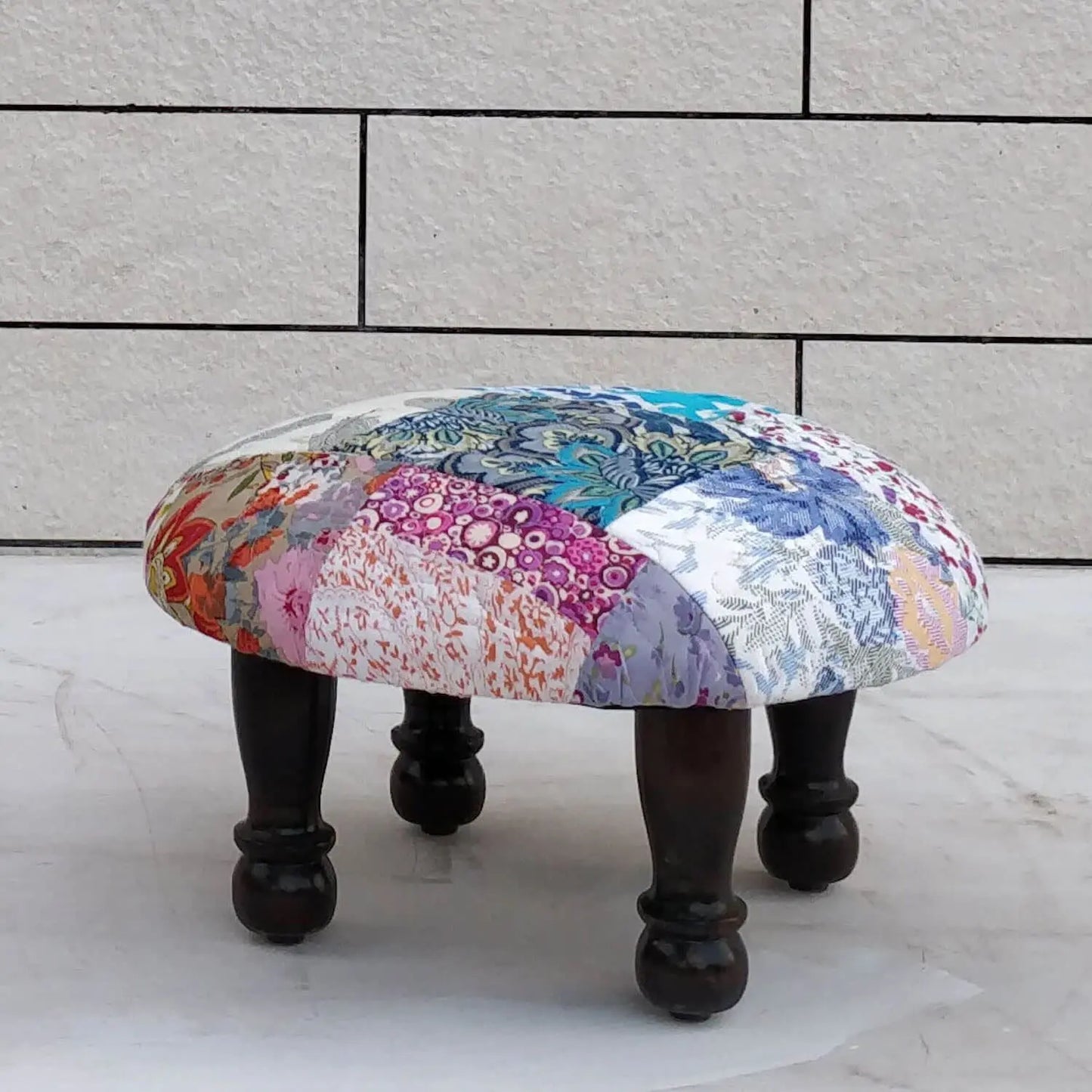 Solid Wood Round Shape Carving Leg Patchwork Pidda. 