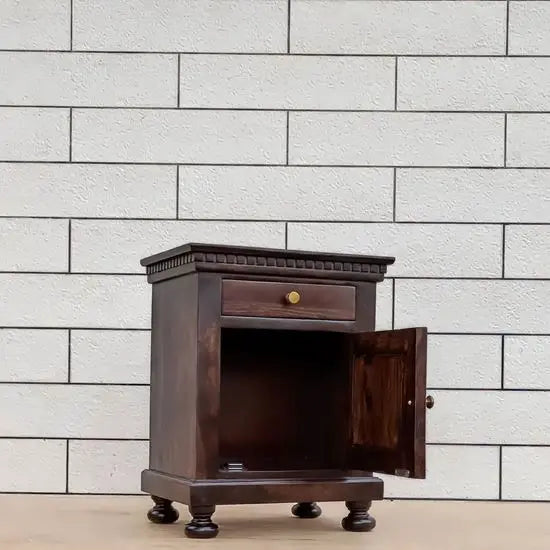 Solid wood One door and one drawer Planetarium bedside table with turned-round legs. 